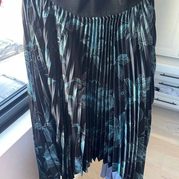 Givenchy patterned pleated skirt NWT - Picture 3 of 4